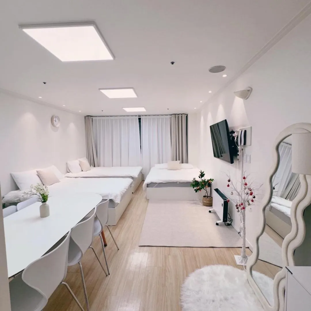 New Remodeling Hongdae House Διαμέρισμα Σεούλ