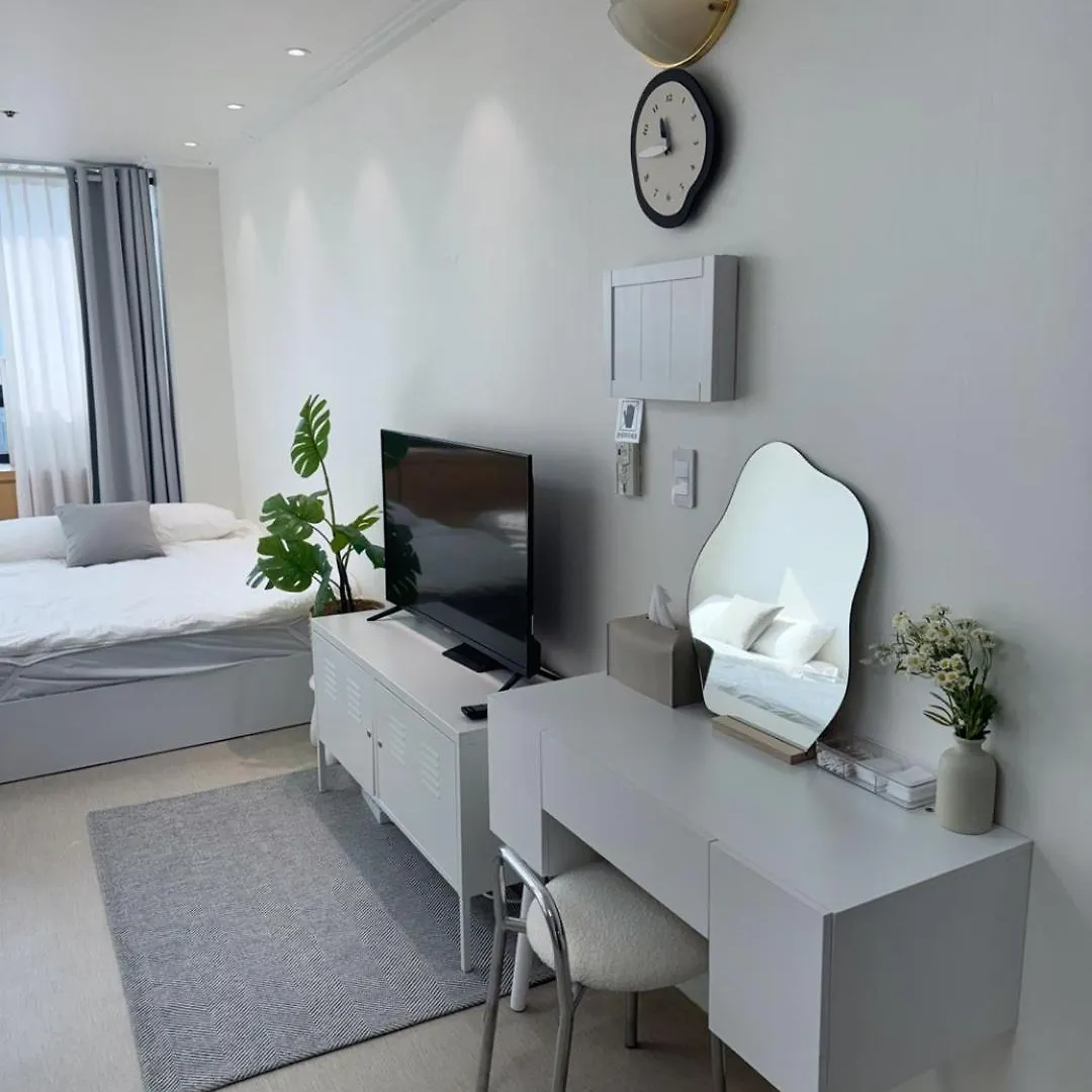 New Remodeling Hongdae House Διαμέρισμα Σεούλ 0*,